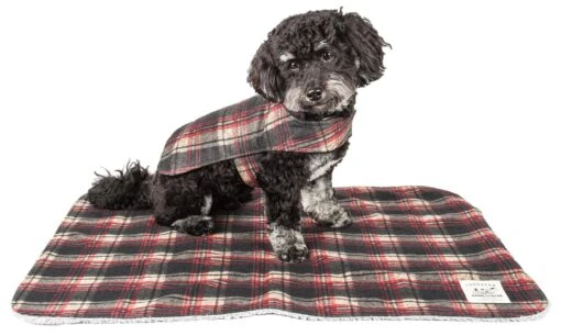 Touchdog ® 2-In-1 Tartan Plaid Dog Jacket And Matching Reversible Dog Mat -Tropiclean Store touchdog r 2 in 1 tartan plaided dog jacket with matching reversible dog mat 184075 scaled